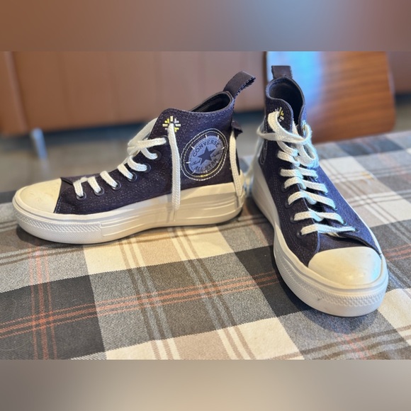 Converse High-Tops in Navy and White - Picture 1 of 5